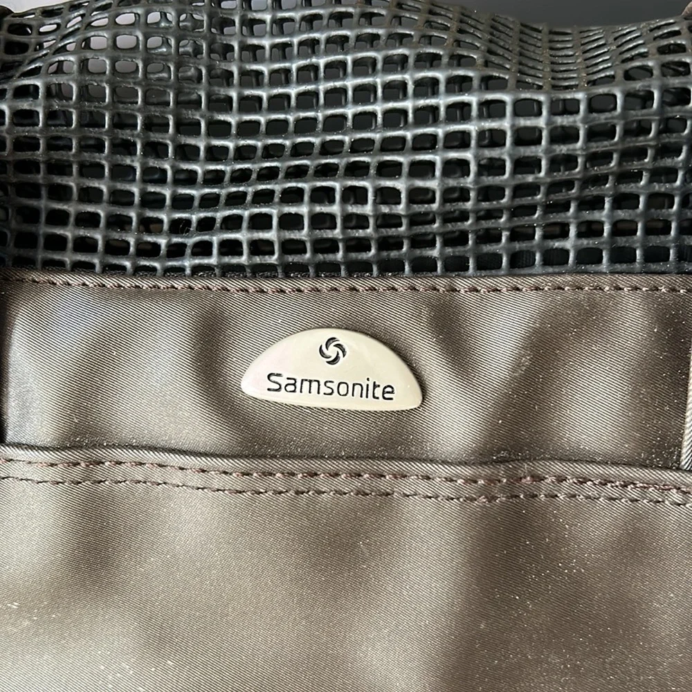 Samsonite Lightweight Dog Cat Small Animal Travel Carrier Plane Train Car Travel